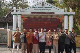 KALURAHAN KAMPUNG MENDAPAT KUNJUNGAN DOSEN UKDW YOGYAKARTA UNTUK MENJAJAKI KOLABORASI RISET DAN PENG